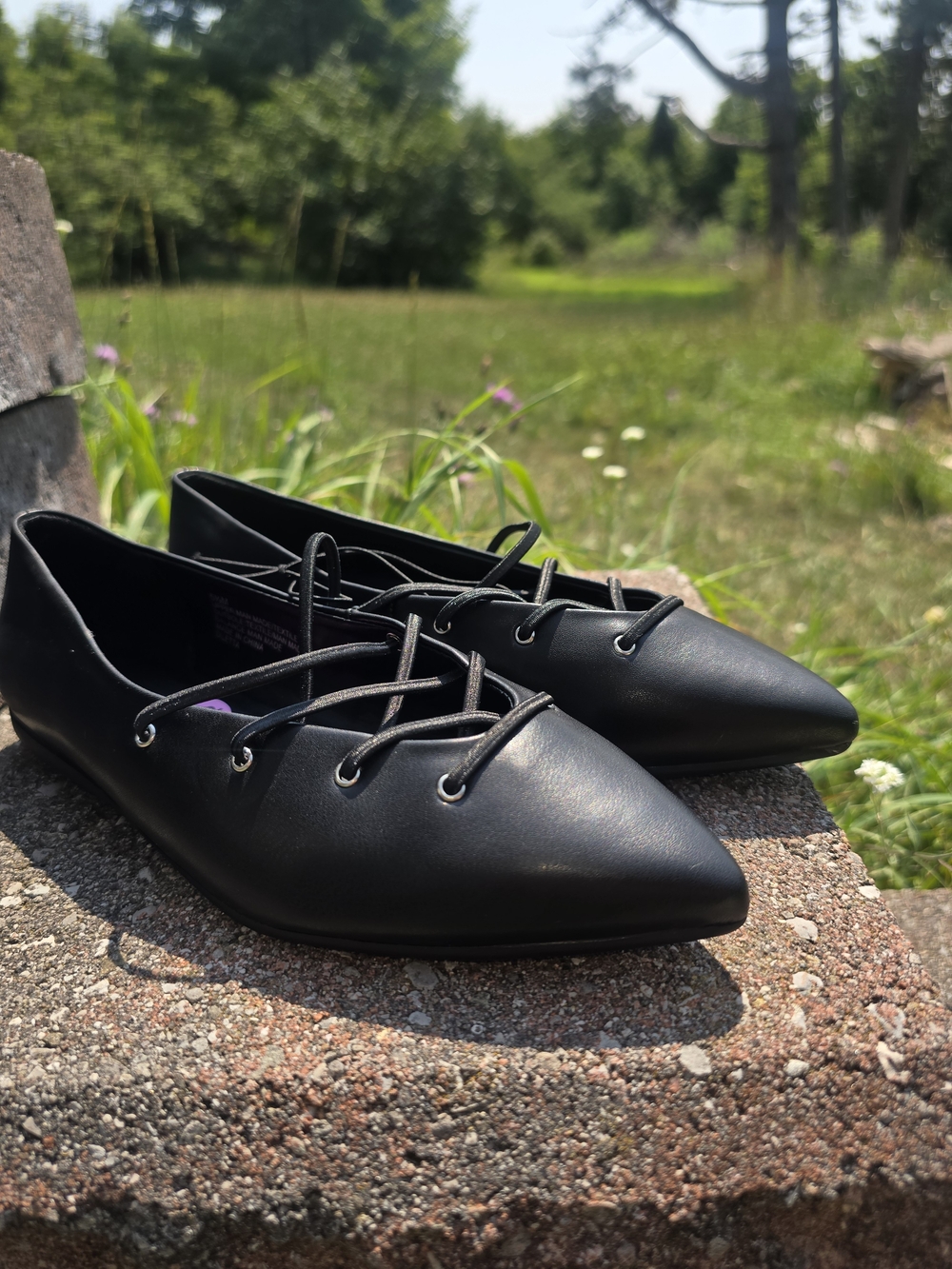 NWT AEROSOLES Black Pointed Lace-Up Flats